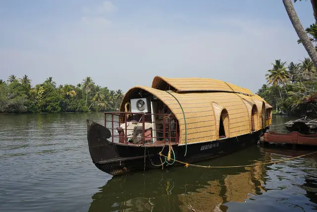 Kerala Backwaters & Hills in Kerala