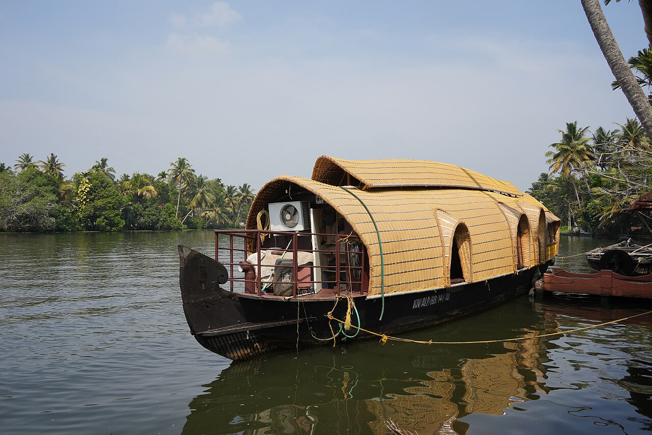 Kerala Backwaters & Hills in Kerala
